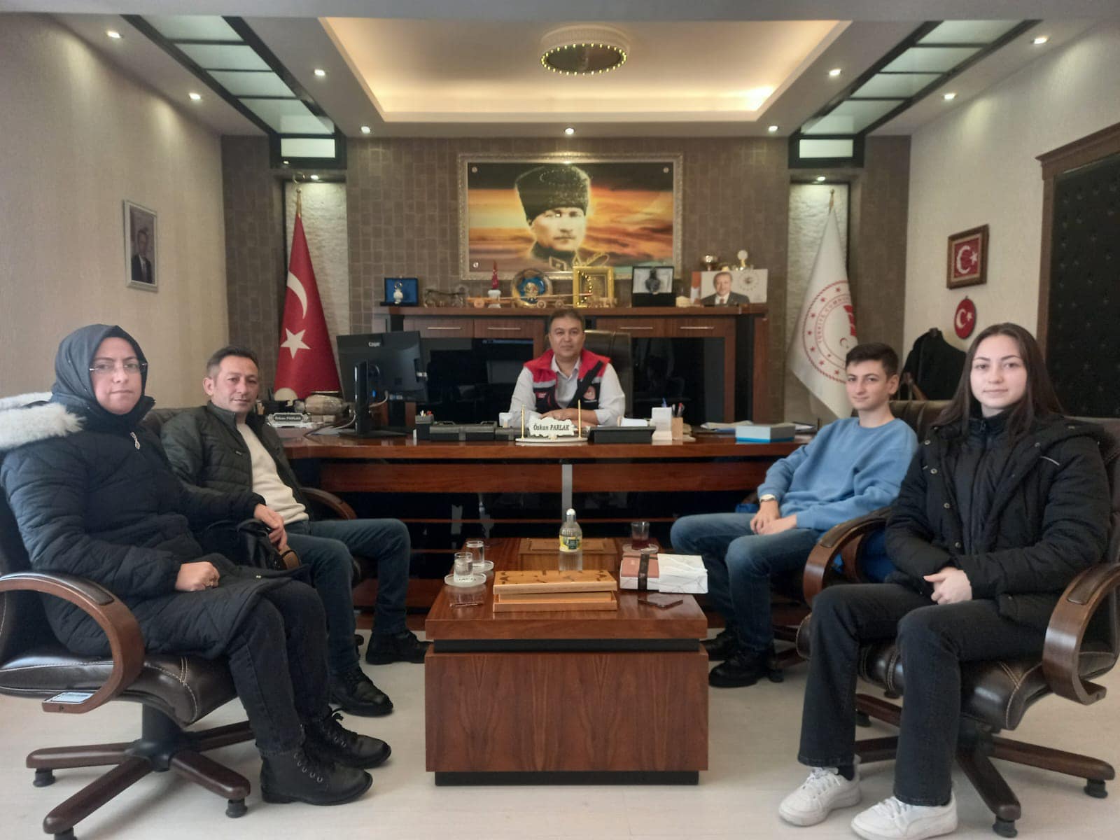 Müdür Parlak Misafirlerini Makamda Ağırladı