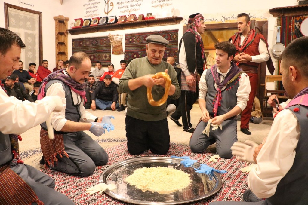 SANDIKLI'DA YILLARIN GELENEĞİ BOZULMUYOR