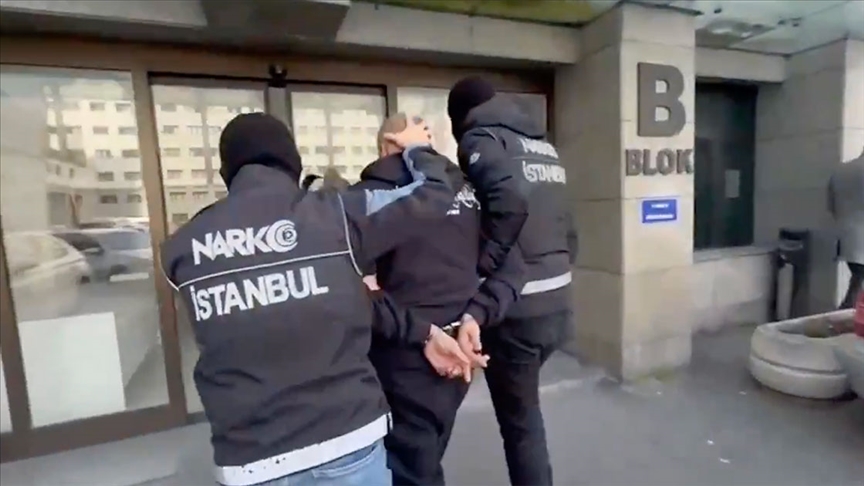 KIRMIZI BÜLTENLE ARANIYORDU