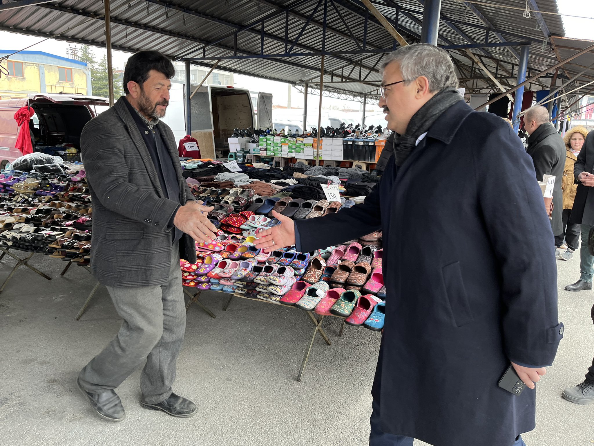 AK Partili Yurdunuseven Esnaf ve Vatandaşla Yakından İlgilendi
