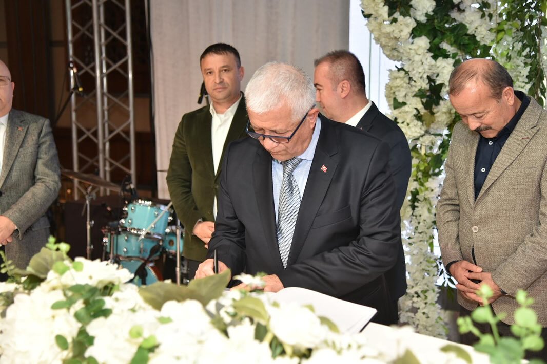 Başkan Menteş Genç Çifte Mutluklar Diledi