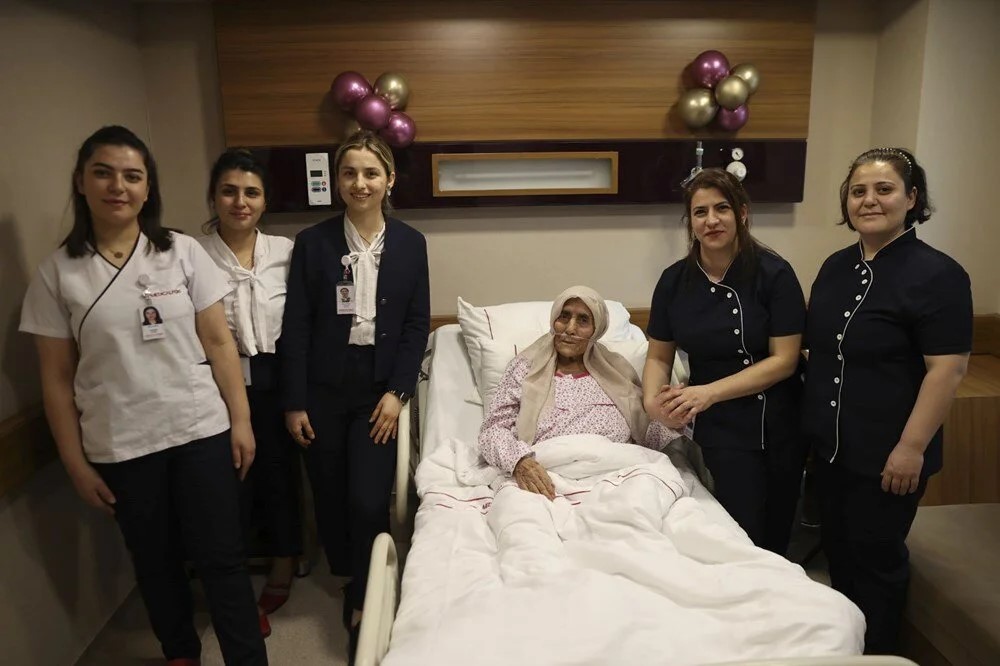 111 YAŞINDA ZATÜRREYİ YENDİ