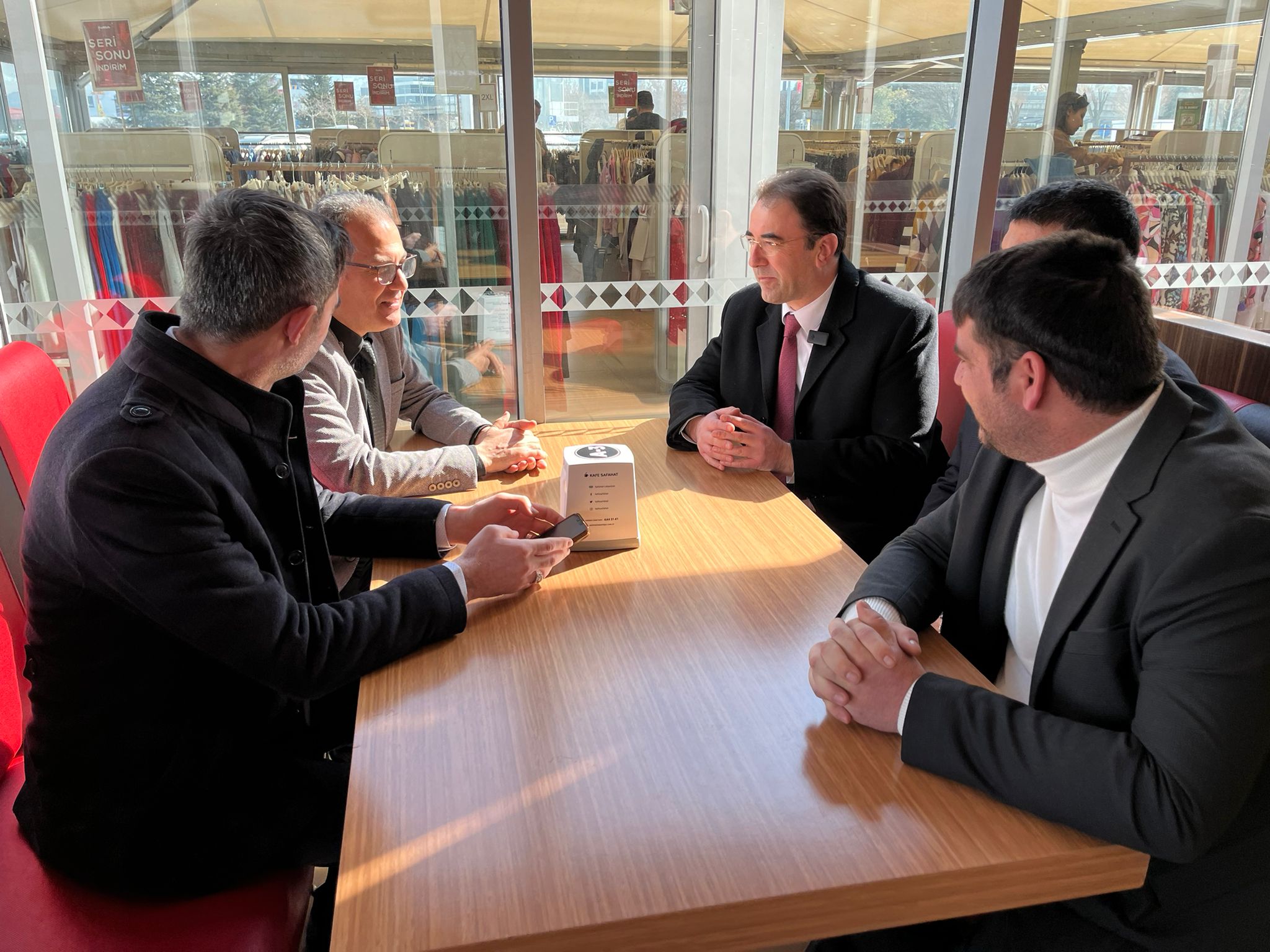 MHP AFYONKARAHİSAR BELEDİYE BAŞKAN ADAYI SEZER KÜÇÜKKURT, ÖZDİLEK AVM'Yİ ZİYARET ETTİ