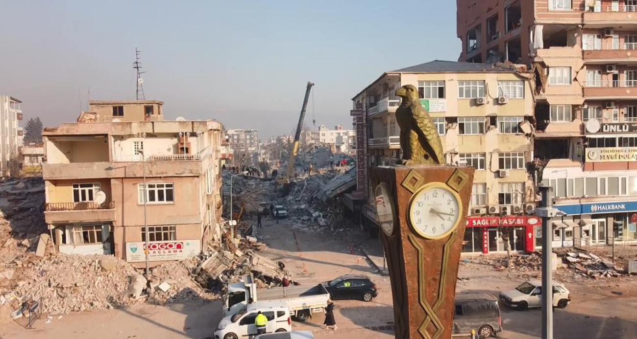 Depremin Simgesi Saat Bir Yıldır 04.17'de Duruyor