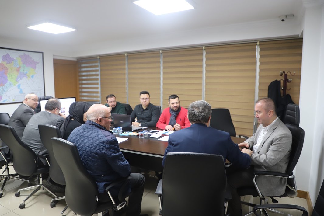 AK PARTİ ADAYI ULUÇAY’DAN SEÇİM KOORDİNASYON TOPLANTISI