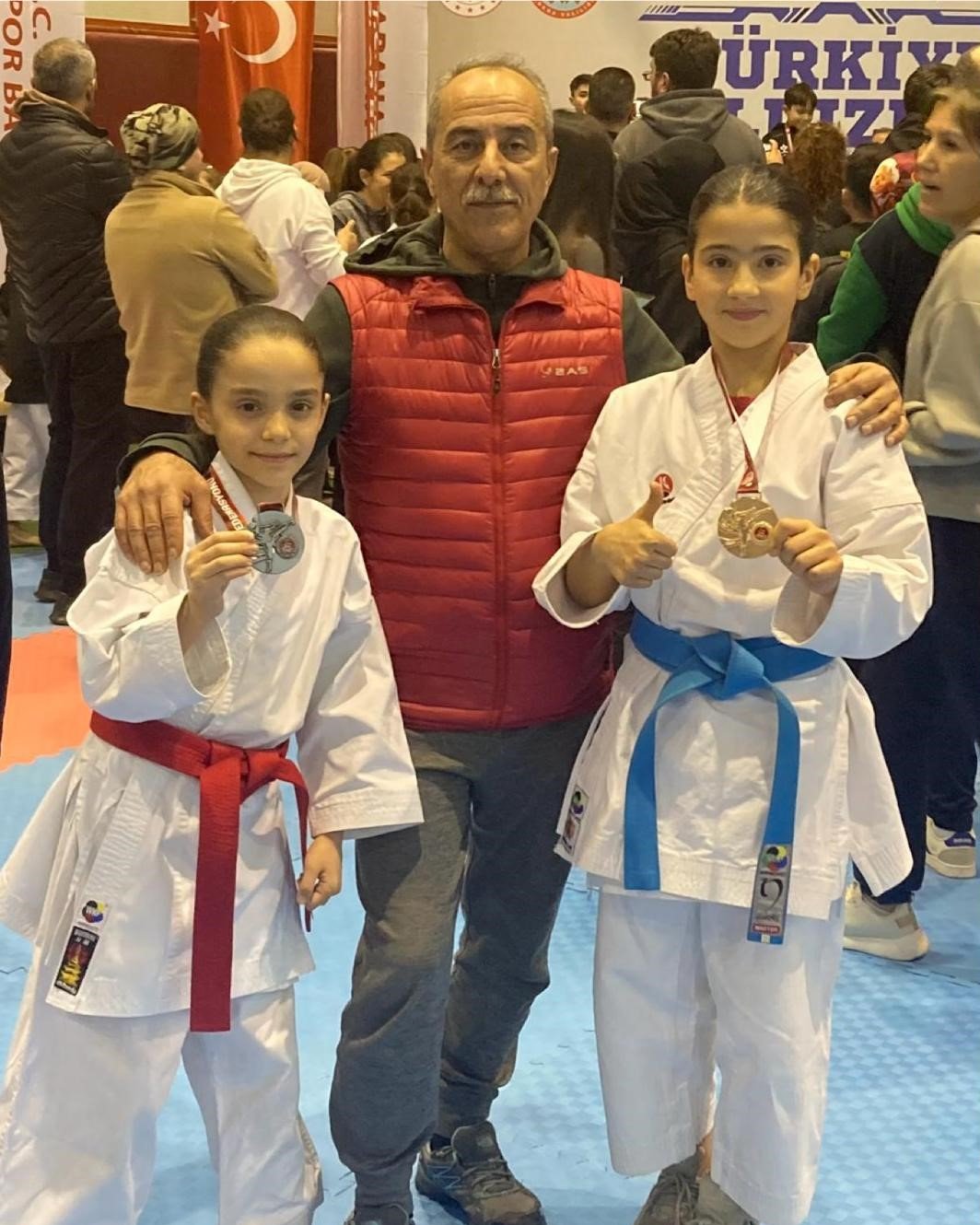 Afyonlu Sporcular Romanya Yolunda