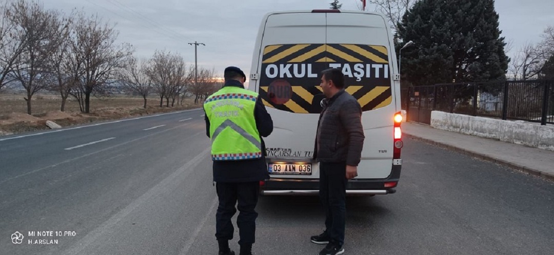 Afyonkarahisar Jandarmasından Okul Servis Aracı sürücülerine bilgilendirdi