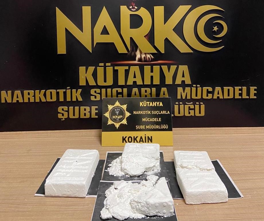 ARAÇTA 3 BİN 16 GRAM KOKAİN ELE GEÇİRİLDİ