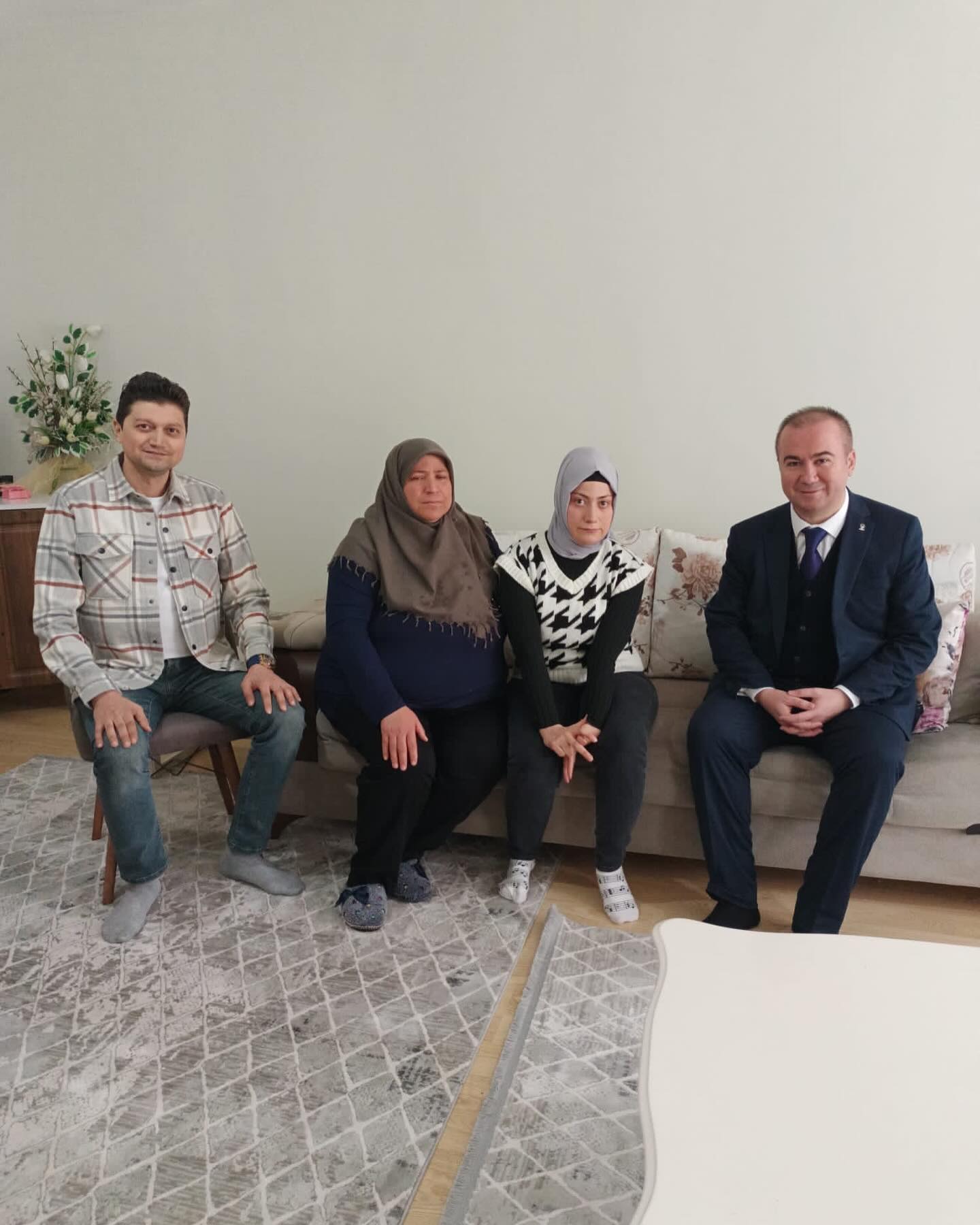 AK Partili Uluçay'dan Engelleri Kaldıran Ziyaret