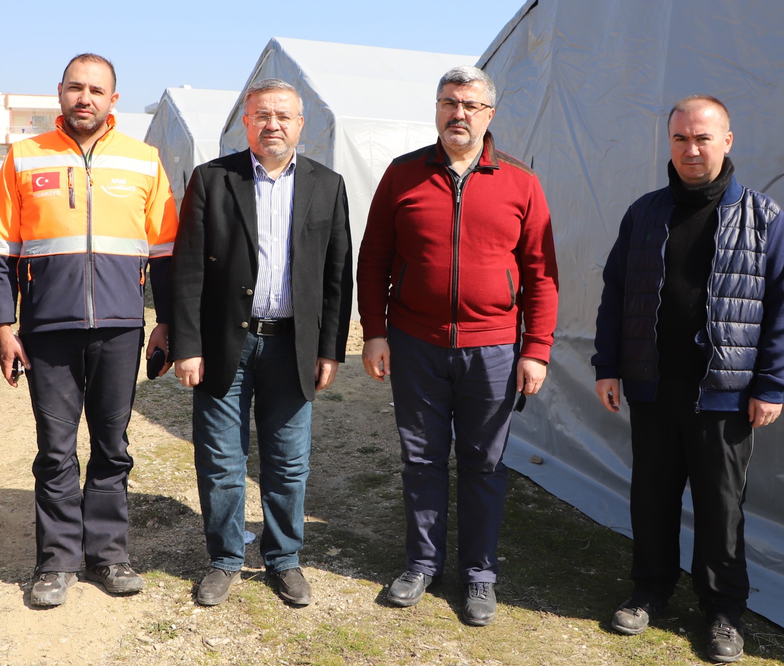 AK Partili Uluçay '''Depremin yarattığı acıyı yürekten hissediyoruz''