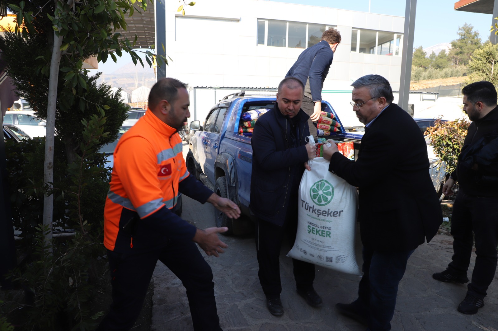 AK Partili Uluçay '''Depremin yarattığı acıyı yürekten hissediyoruz''