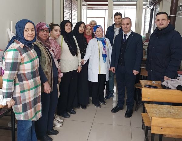 Uluçay, Kanlıca Mahallesindeki Giyim, Üretim ve Teknoloji Kursunu Ziyaret Etti