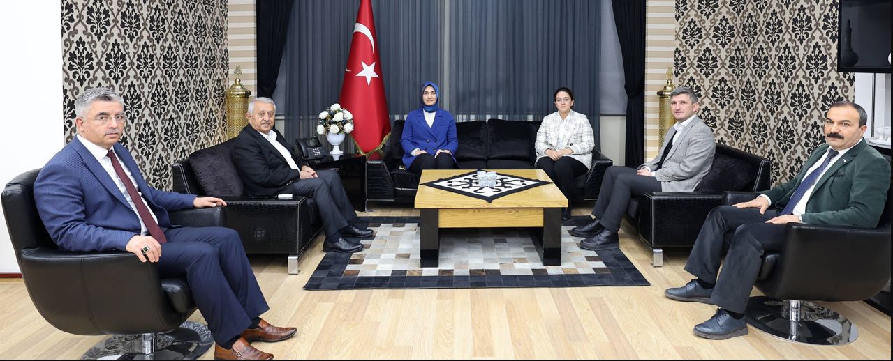 Afyonkarahisar Valisi Doç. Dr. Kübra Güran Yiğitbaşı, Belediye Başkanı Mehmet Zeybek'i Ziyaret Etti