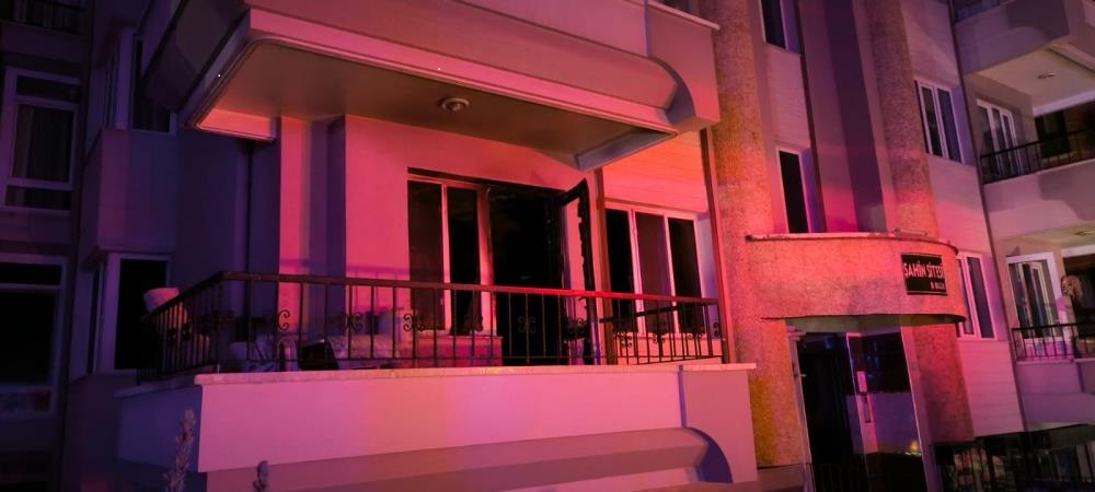 AFYONKARAHİSAR'DA GECEYİ ALEVLER AYDINLATTI