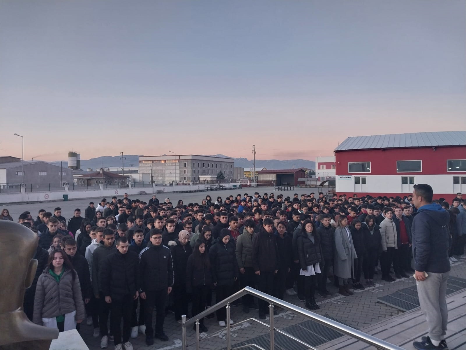 RSP'de Öğrenciler Saygı Duruşunda Bulundu