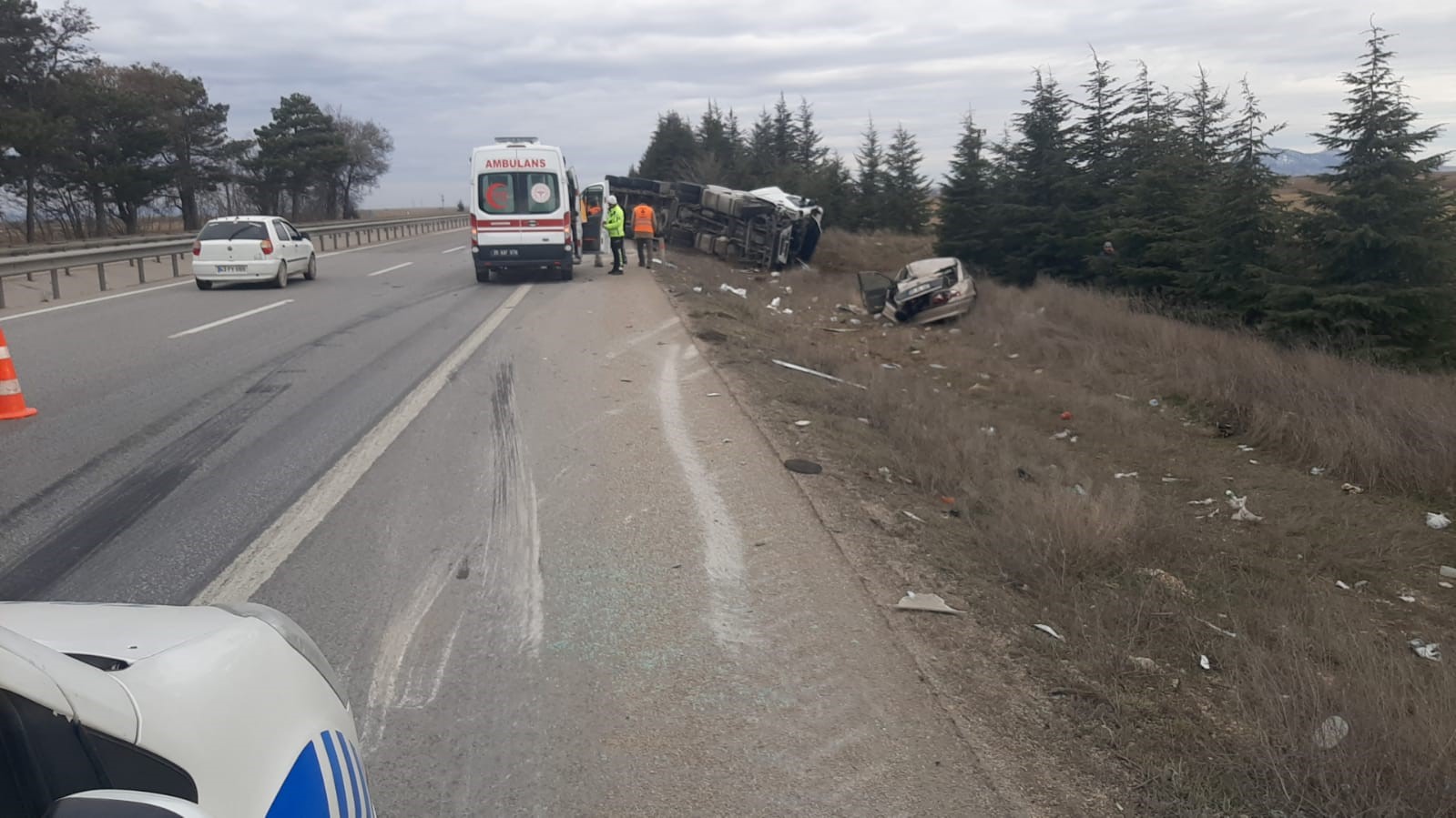 Seyir Halindeki Otomobile Arkadan Tır Çarptı
