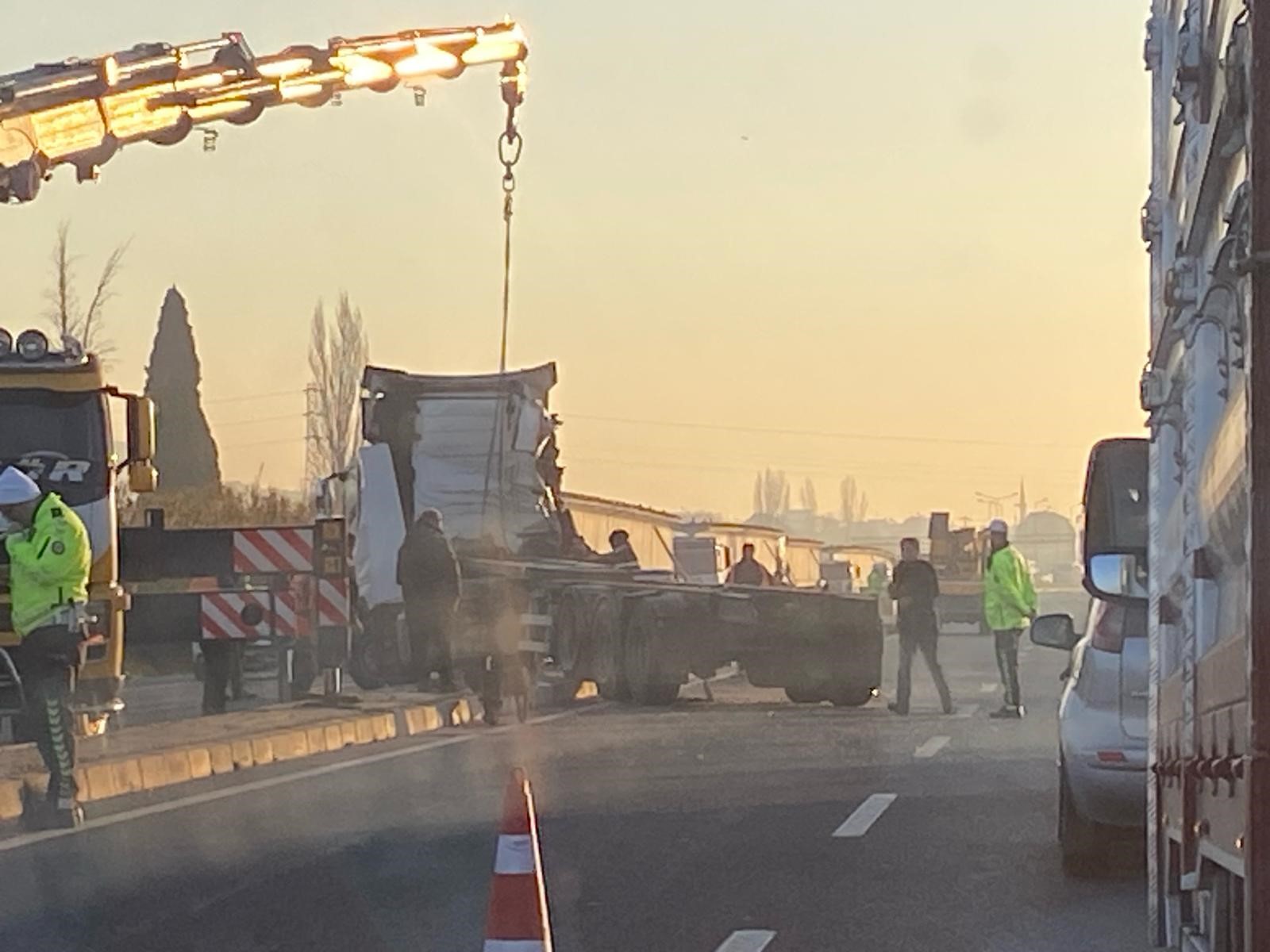 KARAYOLU SAVAŞ ALANINA DÖNDÜ