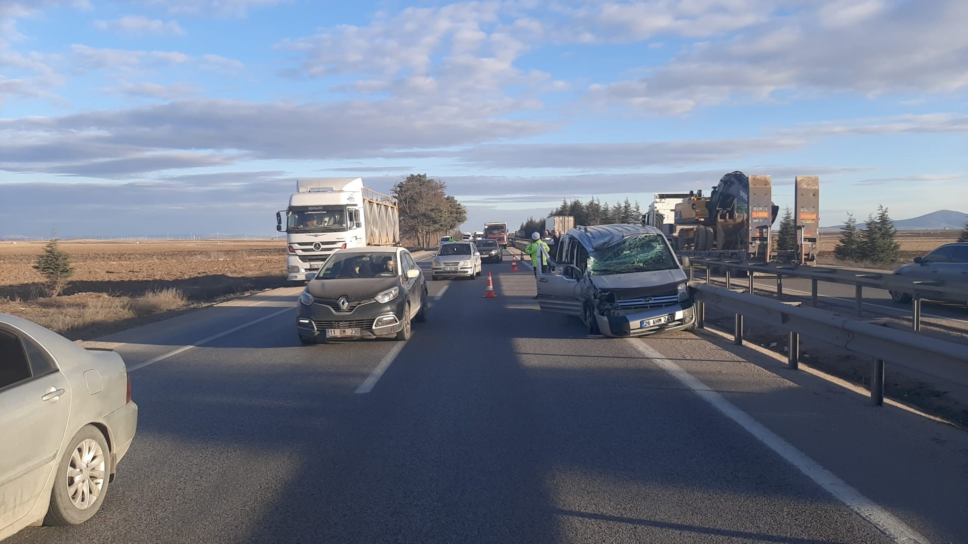 Seyir Halindeki Kamyonet Tankere Arkadan Çarptı