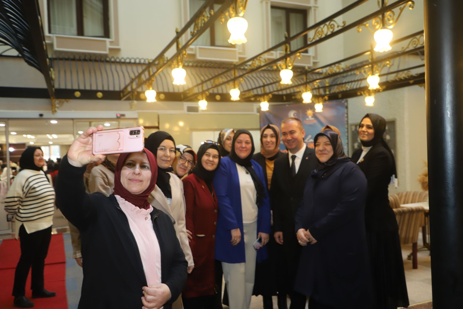 ULUÇAY, “KADINLARIMIZIN DESTEĞİYLE BİR KEZ DAHA DESTAN YAZMAYA HAZIRIZ, KARARLIYIZ”
