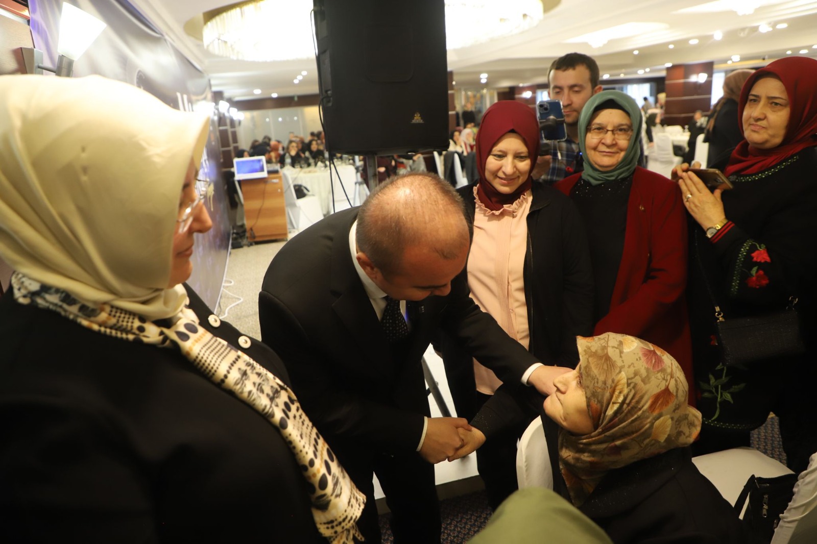 ULUÇAY, “KADINLARIMIZIN DESTEĞİYLE BİR KEZ DAHA DESTAN YAZMAYA HAZIRIZ, KARARLIYIZ”