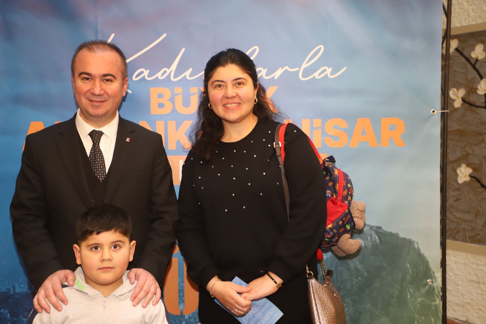 ULUÇAY, “KADINLARIMIZIN DESTEĞİYLE BİR KEZ DAHA DESTAN YAZMAYA HAZIRIZ, KARARLIYIZ”