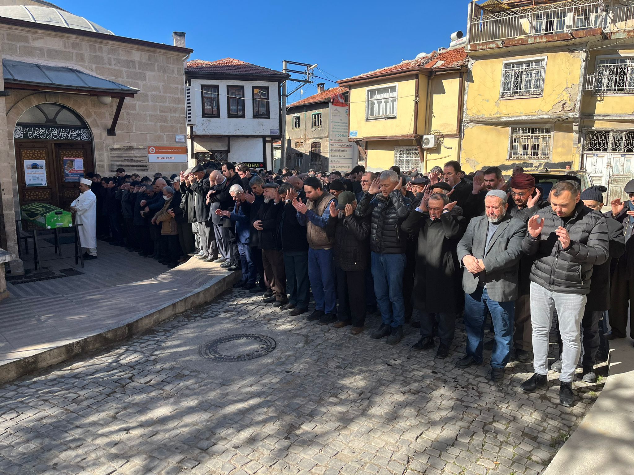 Afyonkarahisar'ın tanınmış simalarından  Kahveci Kadir Lafçı vefat etti