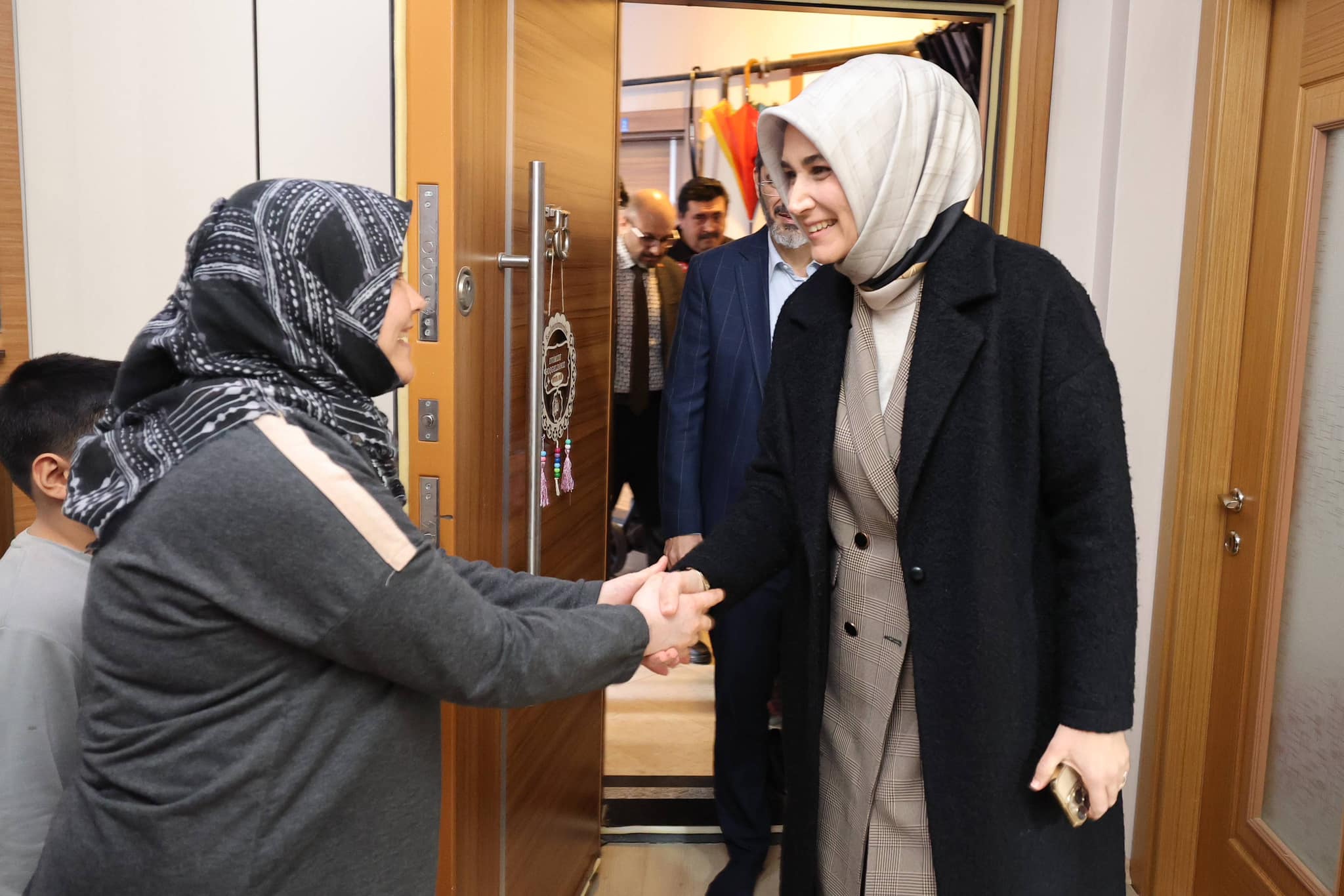 VALİ YİĞİTBAŞINDAN DEPREMZEDE AİLEYE ZİYARET
