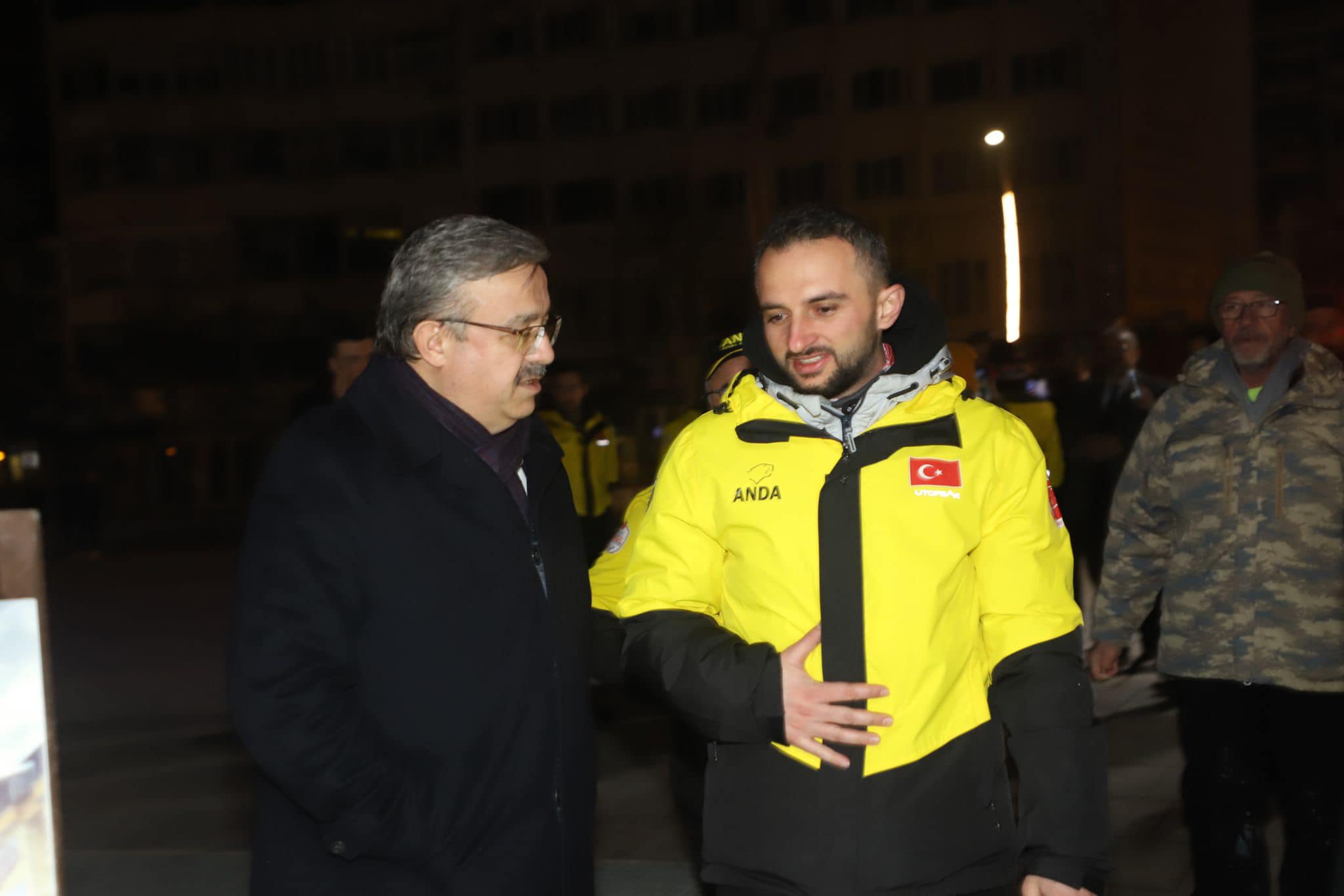 Uluçay, Asrın Felaketi Anısına düzenlenen sergiyi gezdi  