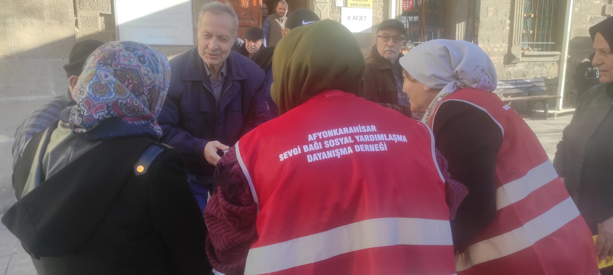 Cami cemaatine ve esnafa sütlaç dağıtımı yapıldı