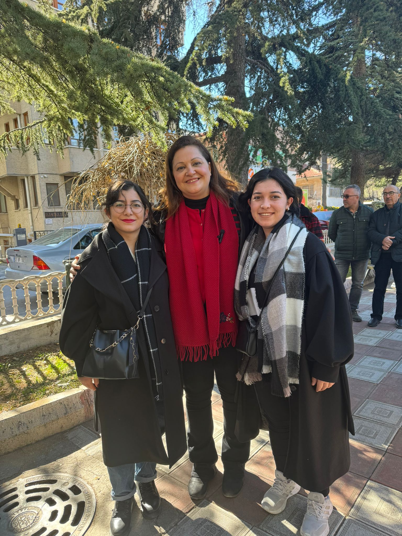 BELEDİYE BAŞKAN ADAYI KÖKSAL, DUR DURAK BİLMİYOR