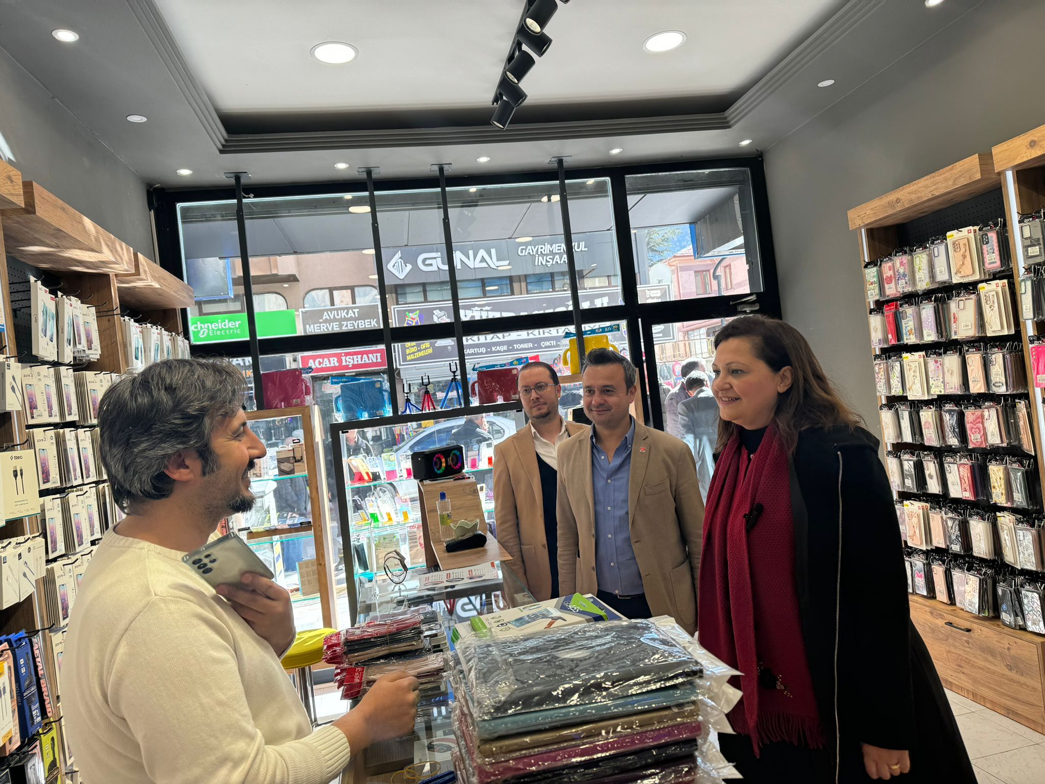 BELEDİYE BAŞKAN ADAYI KÖKSAL, DUR DURAK BİLMİYOR