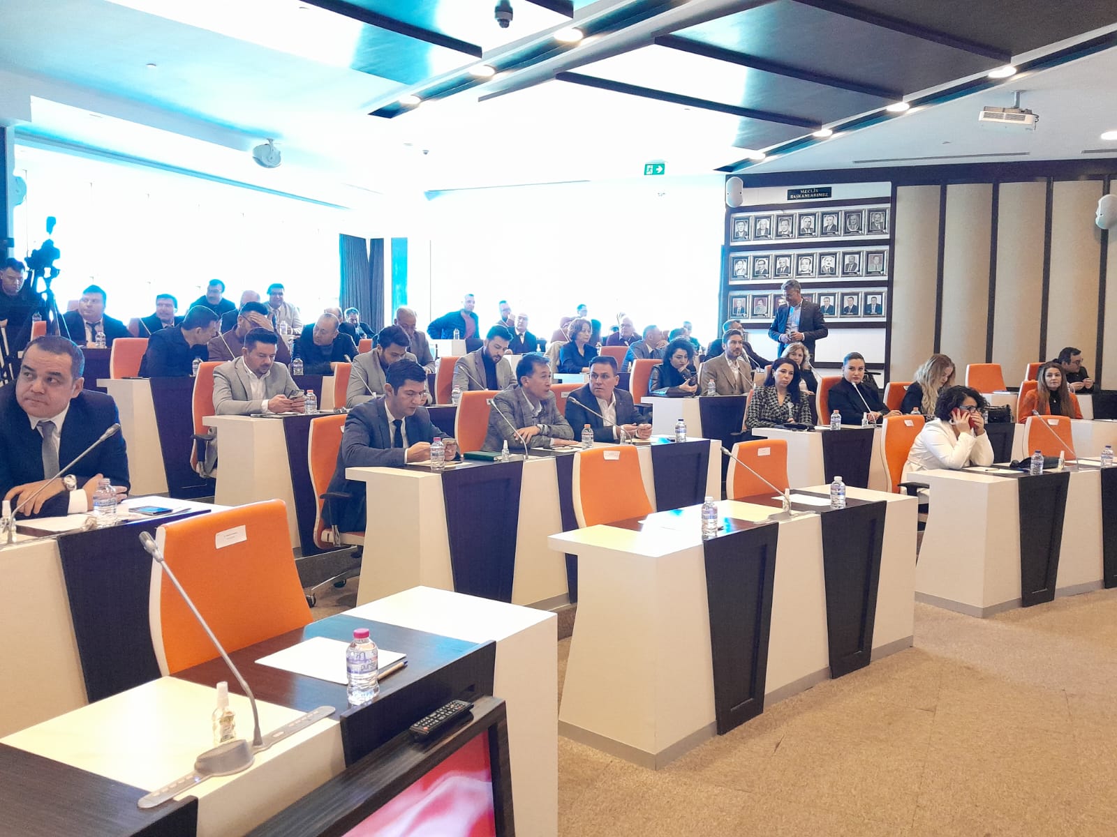 KEMAL ŞAMLIOĞLU ATSO’DA DÜZENLENEN "MESLEKİ EĞİTİM SEKTÖR BULUŞMASI ÖNCESİNDE SALON DOLDU