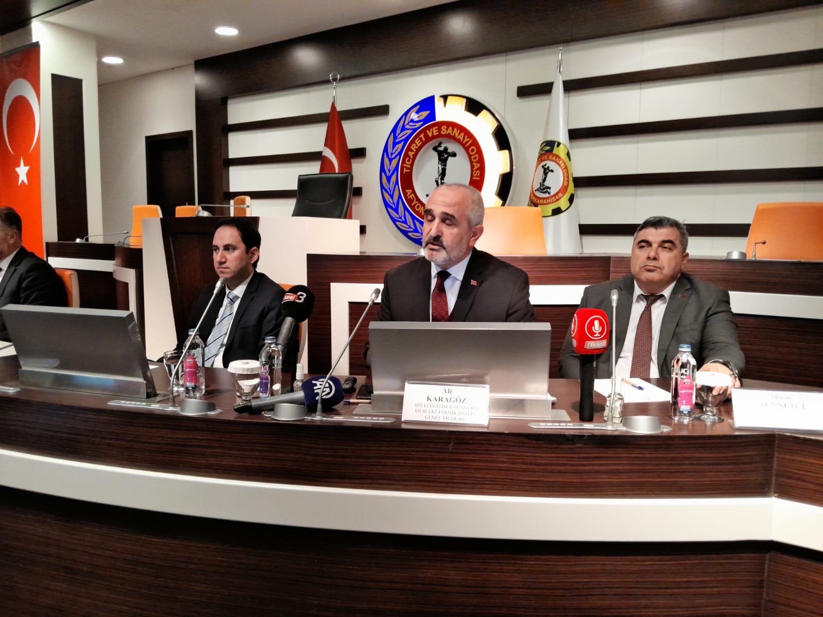 AFYON'DA MESLEKİ EĞİTİMDE EĞİTİME DEVAM ETME ORANI YÜKSEK