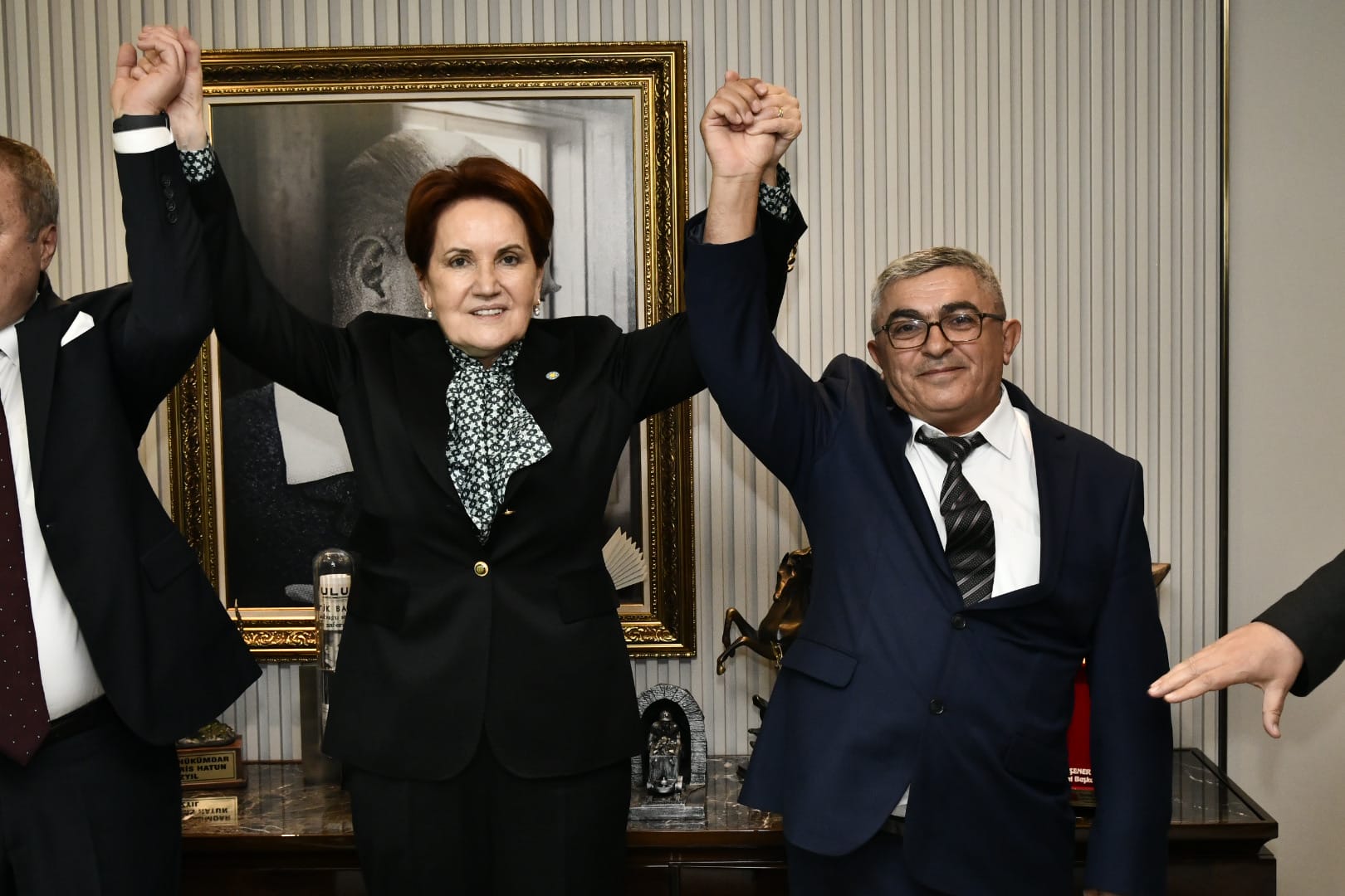 MERAL AKŞENER AFYON’UN 3 BELEDİYE BAŞKAN ADAYINI AÇIKLADI