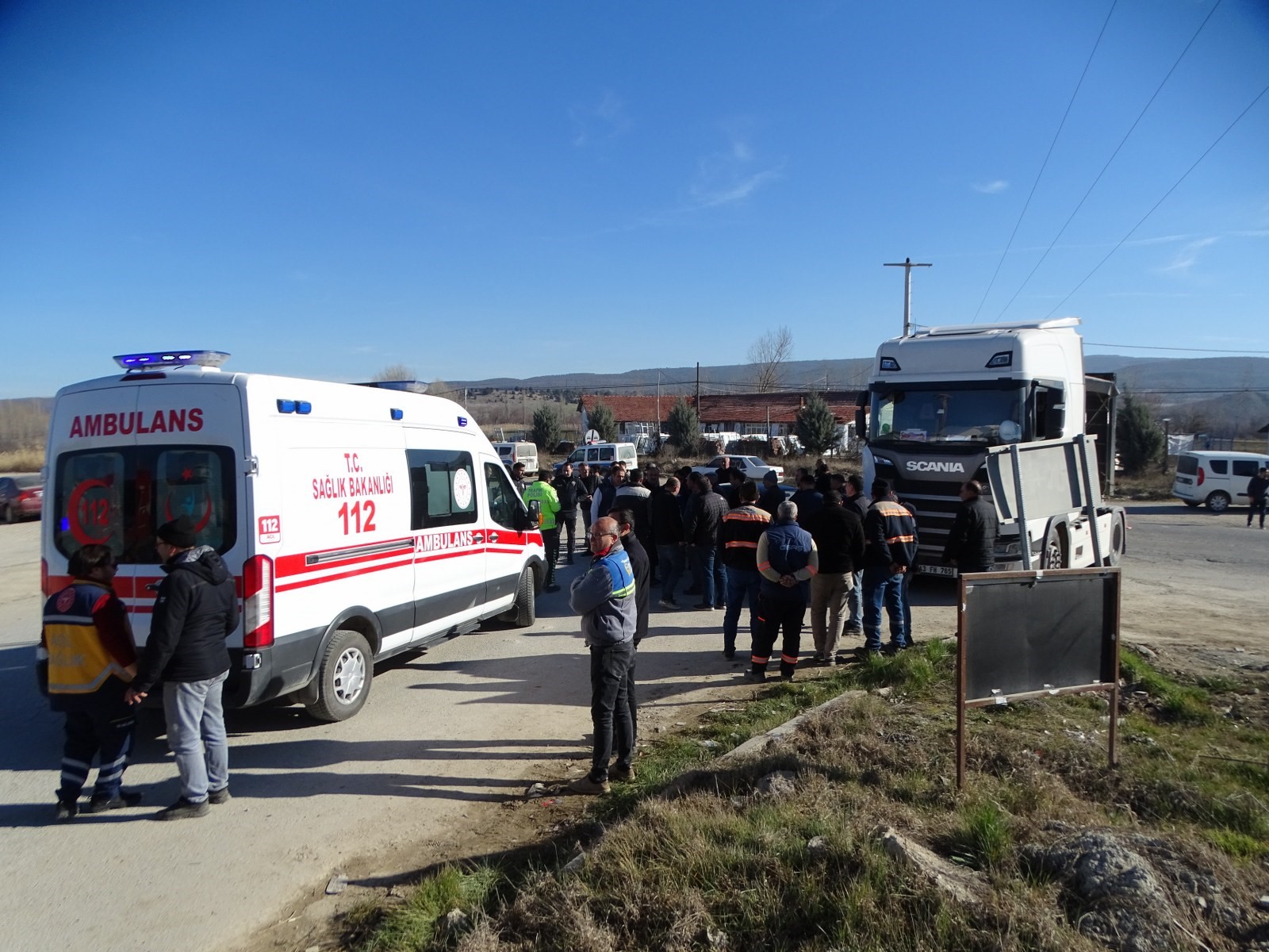 TIR İLE OTOMOBİL ÇARPIŞTI: