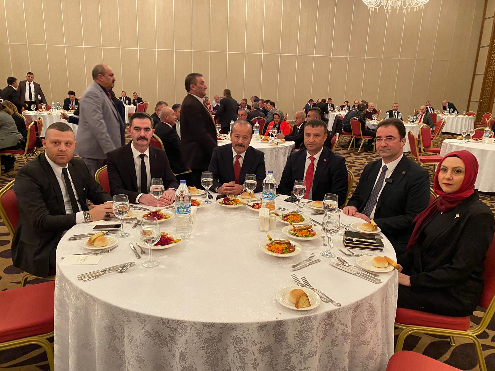 Aday Toplantısı Öncesinde Küçükkurt;  Basın Mensuplarıyla Yemekte Buluştu