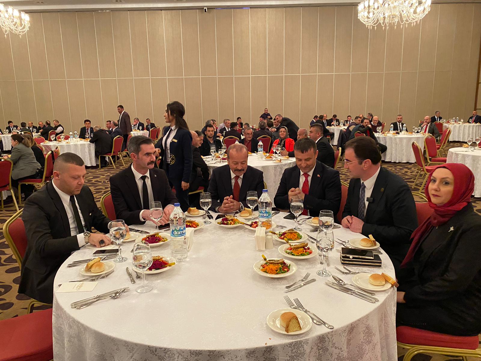Aday Toplantısı Öncesinde Küçükkurt;  Basın Mensuplarıyla Yemekte Buluştu