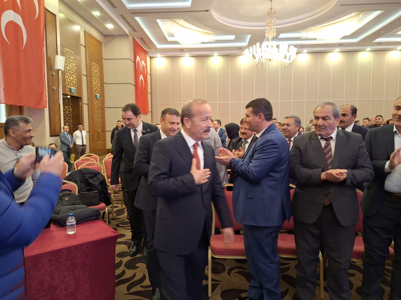 MHP'nin Tanıtım Toplantısında Salon Doldu Taştı