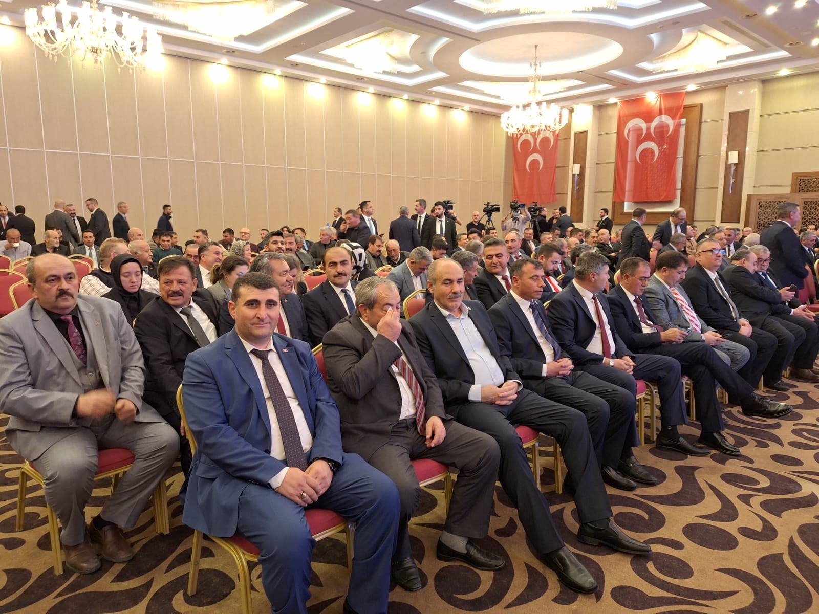 MHP'nin Tanıtım Toplantısında Salon Doldu Taştı