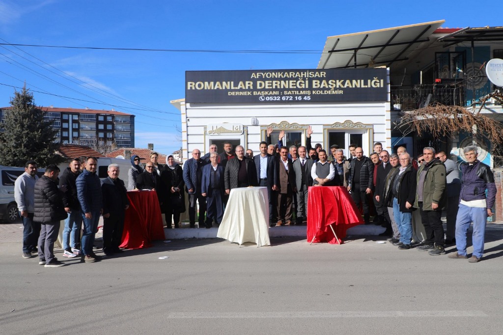 ROMANLARDAN ULUÇAY'A DAVULLU, ZURNALI KARŞILAMA