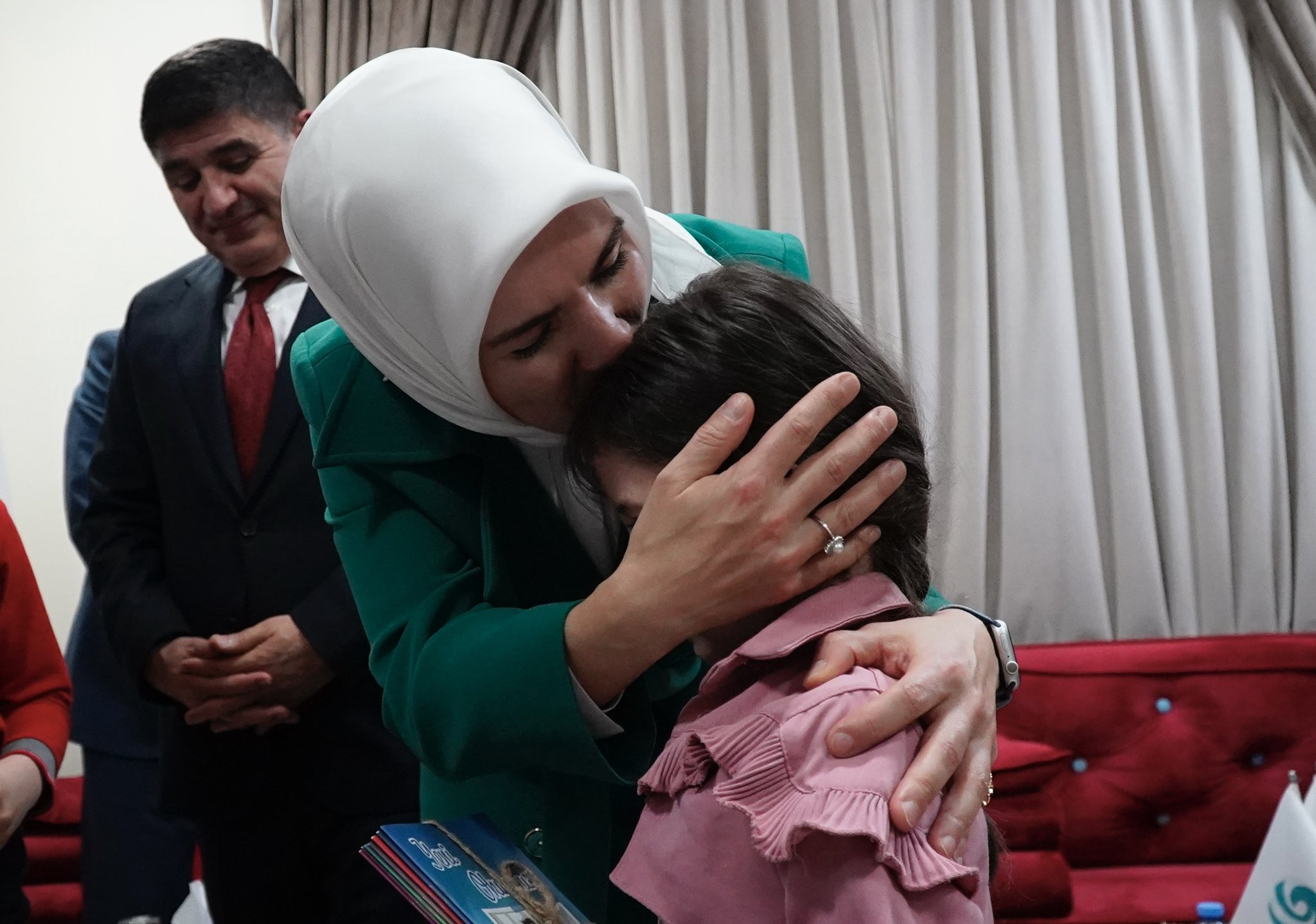 Bakan Göktaş Doha Yunus Emre Enstitüsünü ziyaret etti