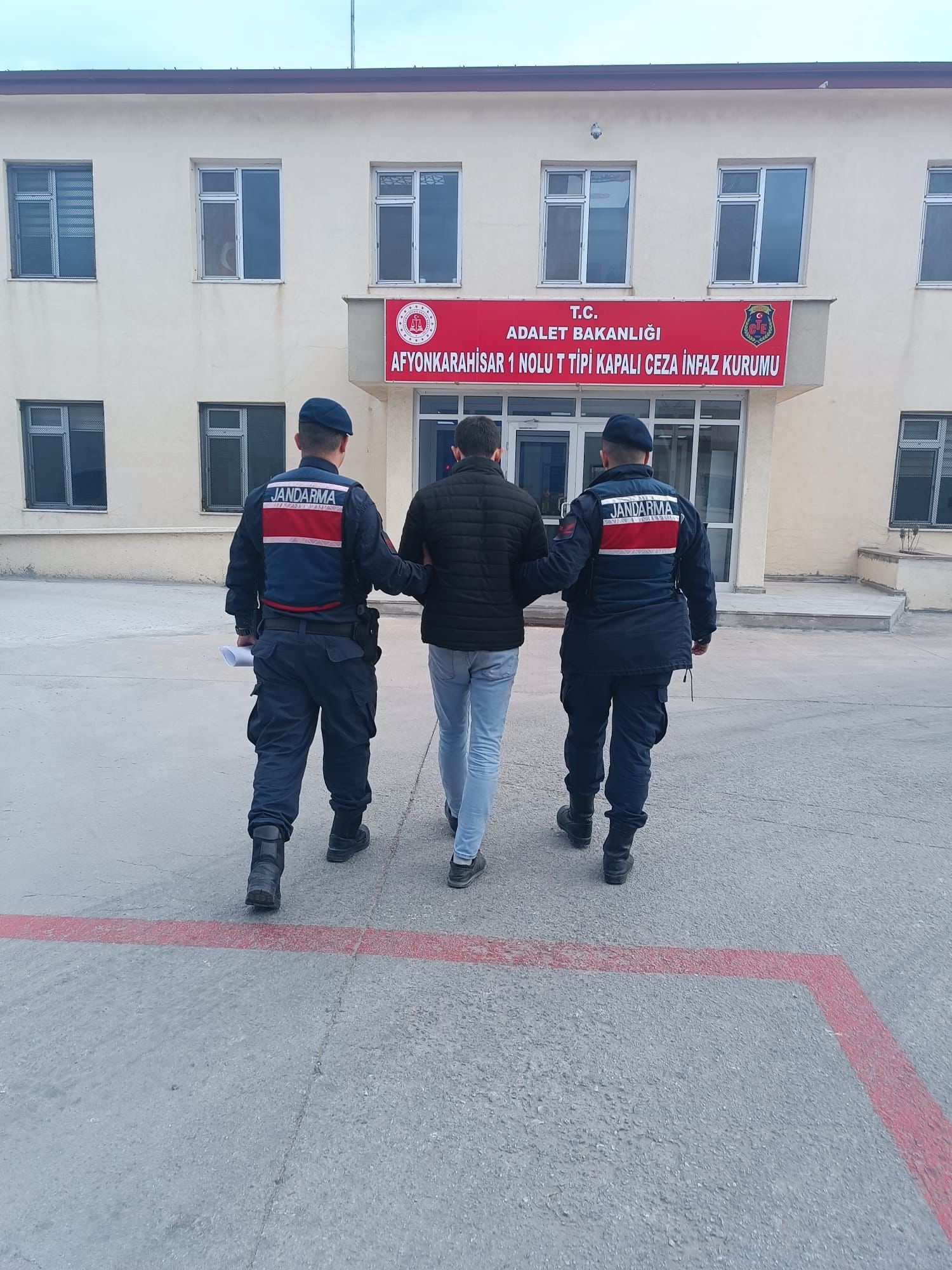 Çeşitli Suçlardan Aranıyordu