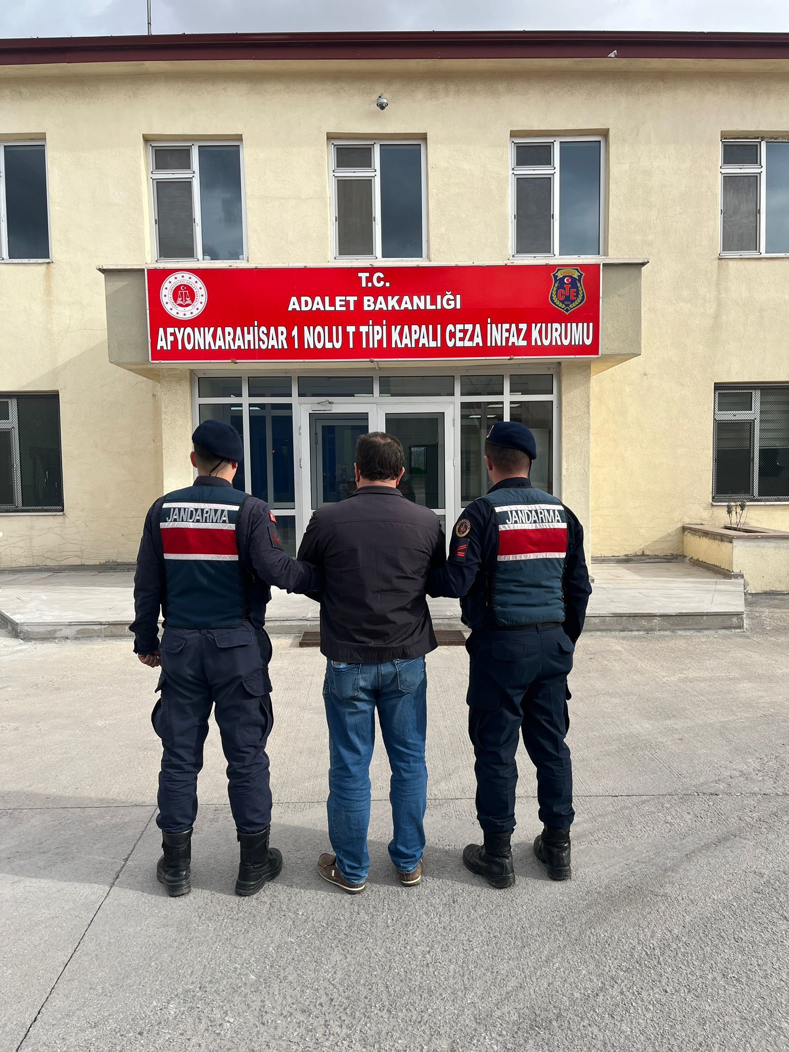Çeşitli Suçlardan Aranıyordu
