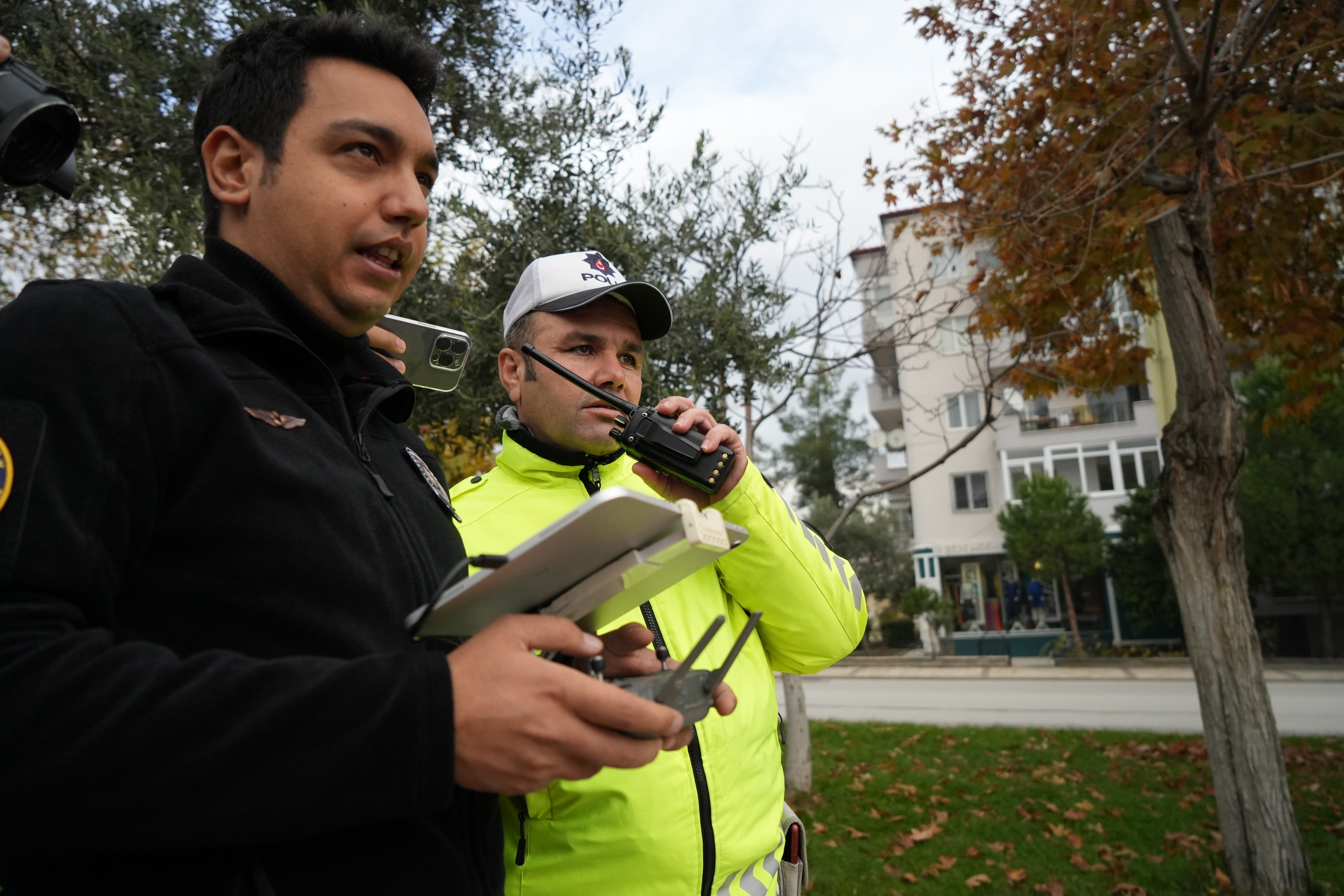UYANIK SÜRÜCÜLER DRON KAMERASINDAN KAÇAMADI