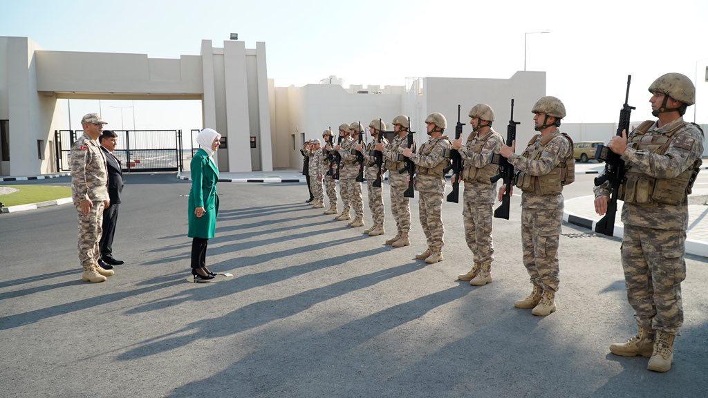 Afyonlu Bakan Göktaş Katar'da Mehmetçikle Bir Araya Geldi