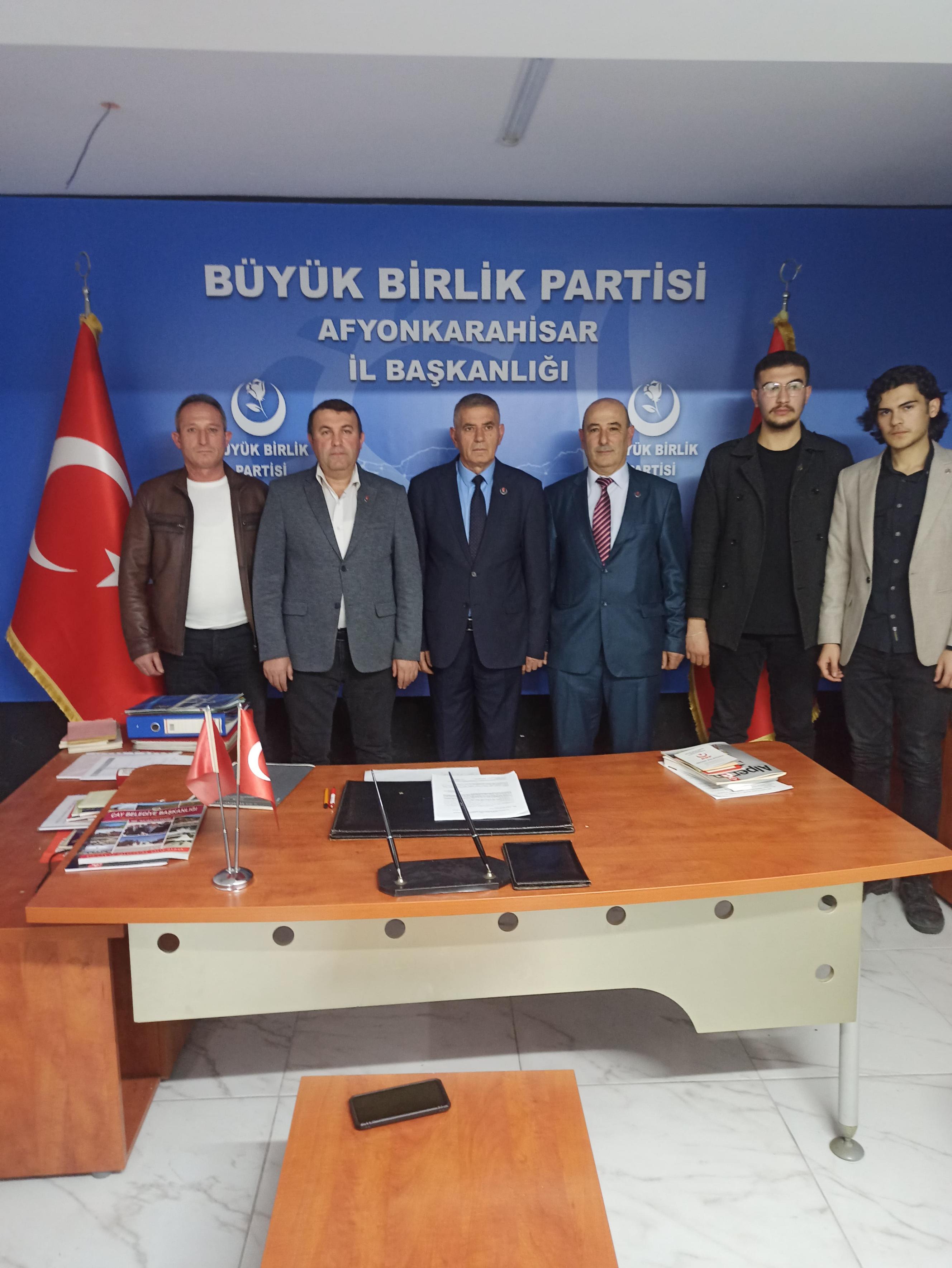 “Efsane belediye başkanı partimize katıldı ve başkan adayımız oldu”