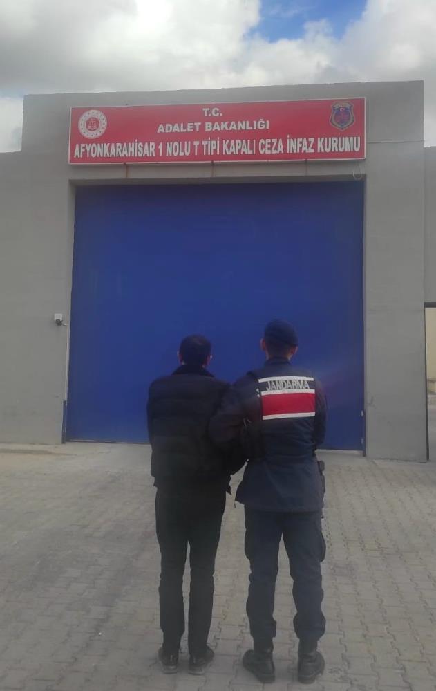 Pencereden Kaçmaya Çalıştı!