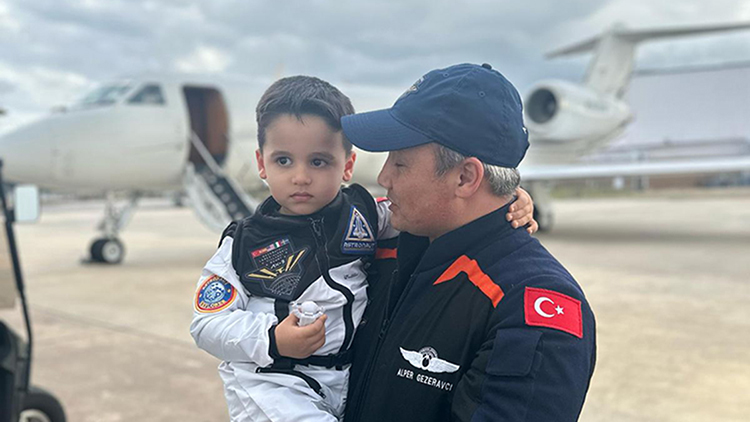 Alper Gezeravcı Ailesiyle Buluştu