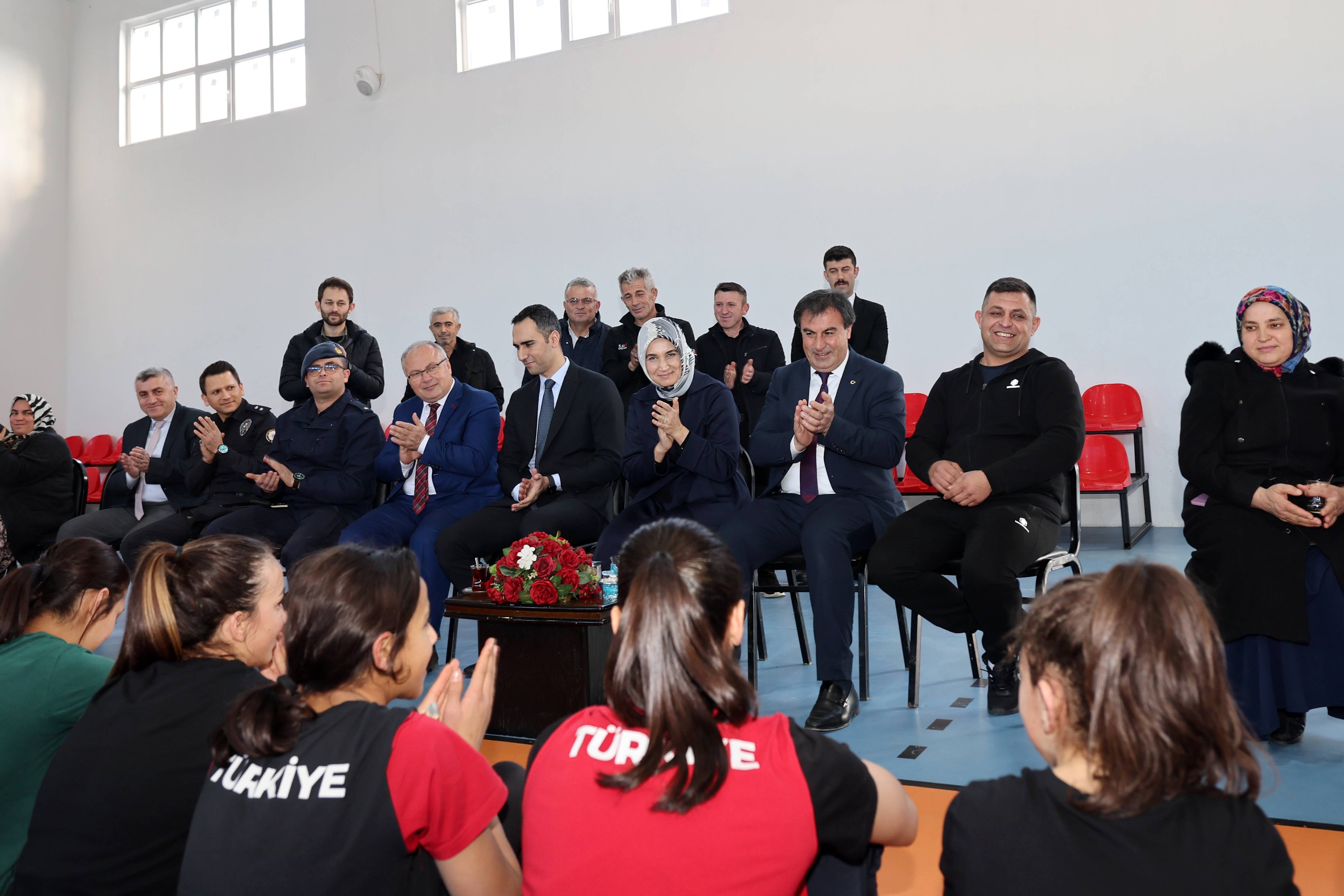 Vali Yiğitbaşı Sporcularla Yakından İlgilendi