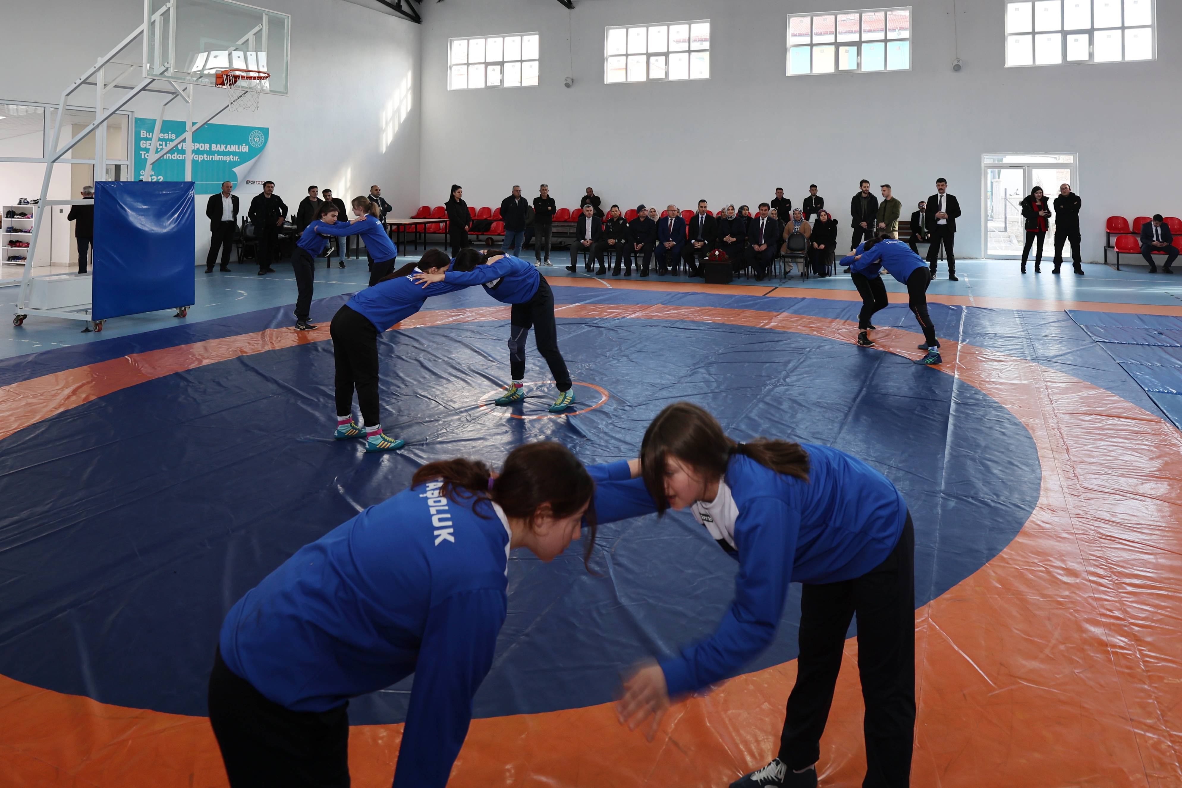 Vali Yiğitbaşı Sporcularla Yakından İlgilendi